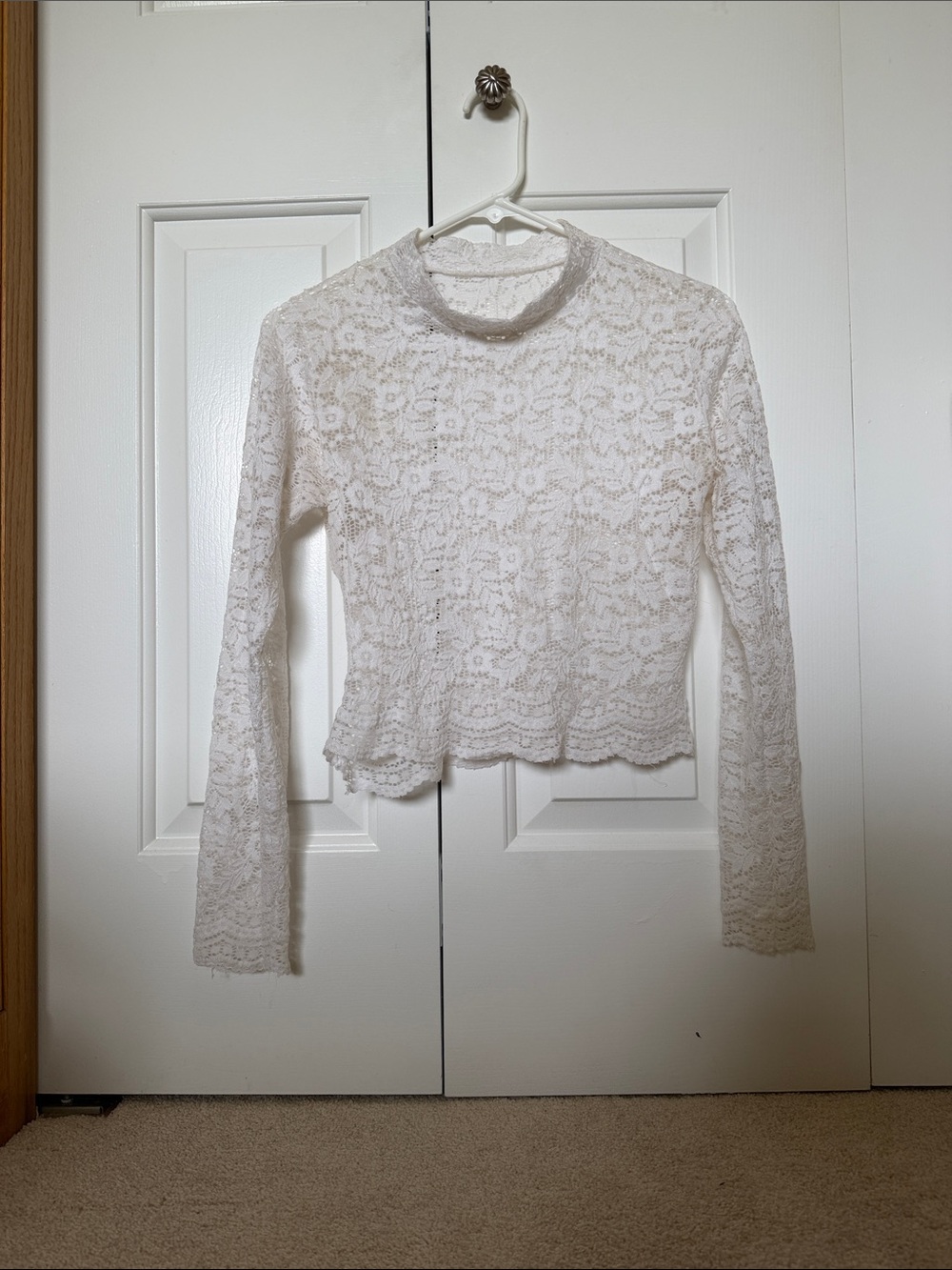 Women’s White Lace Long-Sleeve Mock Neck Top